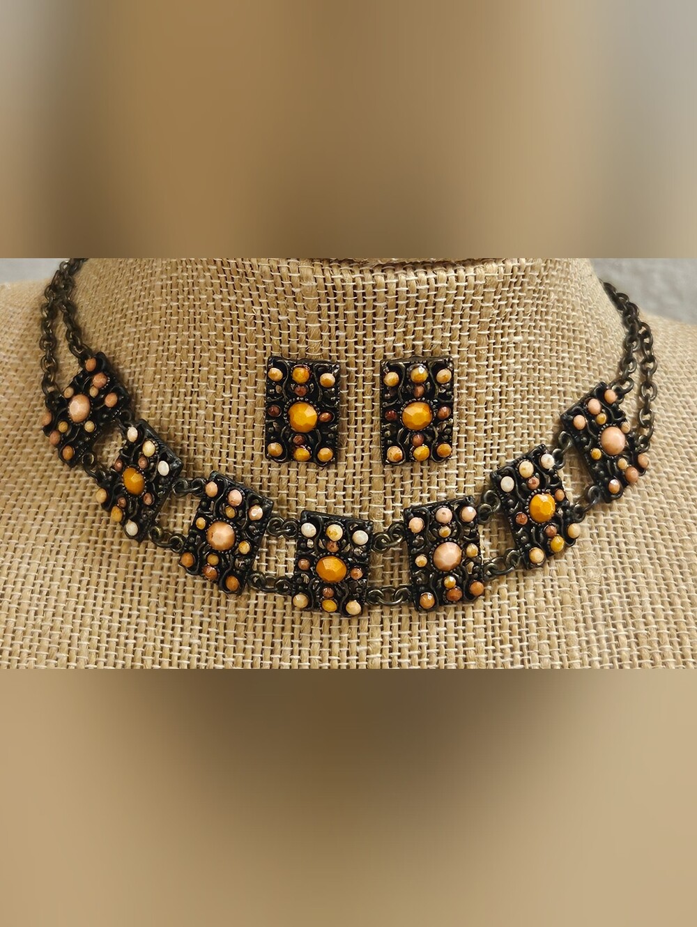 2 PCS VINTAGE INSPIRED BRASS ORANGE PEACH CHOKER NECKLACE & POST EARRINGS SET